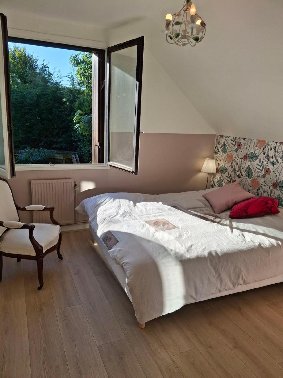 Au Pied De Lille Bed and Breakfast Eksteriør billede